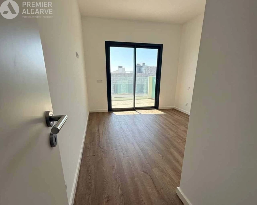 Apartamento T1 para Venda em Faro (Sé e São Pedro) Foto 5