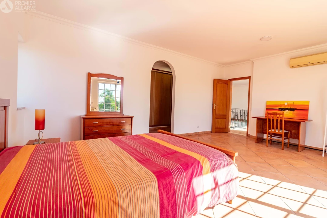 Moradia T4 para Venda em Boliqueime Foto 13