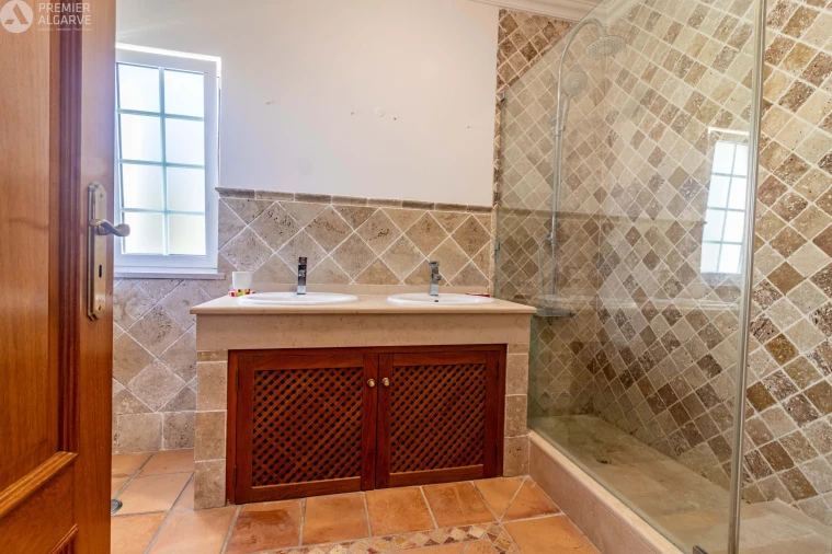 Moradia T4 para Venda em Boliqueime Foto 20