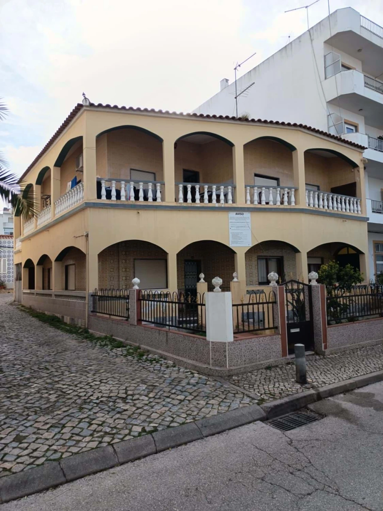 Moradia T9 para Venda em Quarteira Foto 1