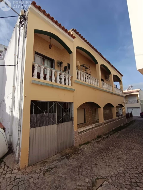 Moradia T9 para Venda em Quarteira