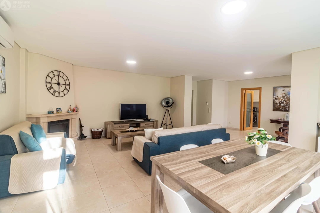 Apartamento T2 para Venda em Quarteira Foto 12