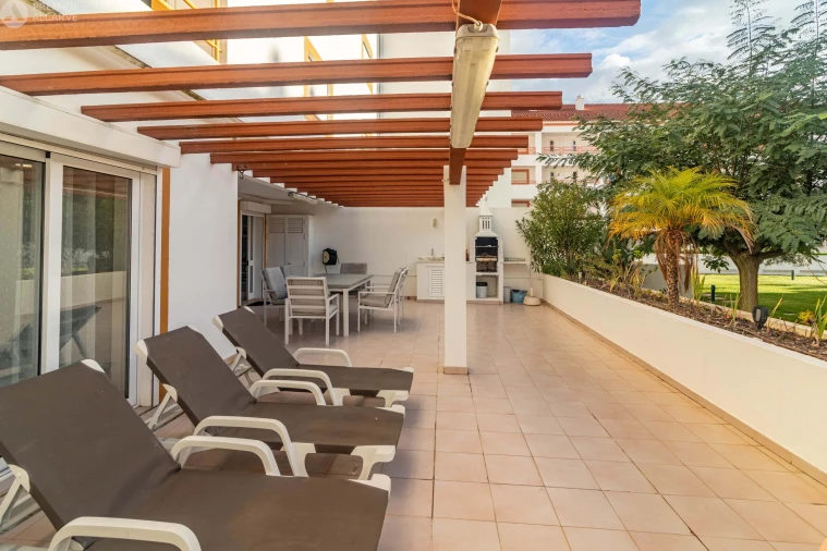 Apartamento T2 para Venda em Quarteira Foto 4