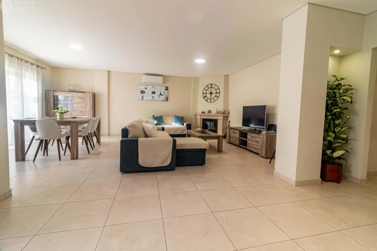 Apartamento T2 para Venda em Quarteira Foto 7