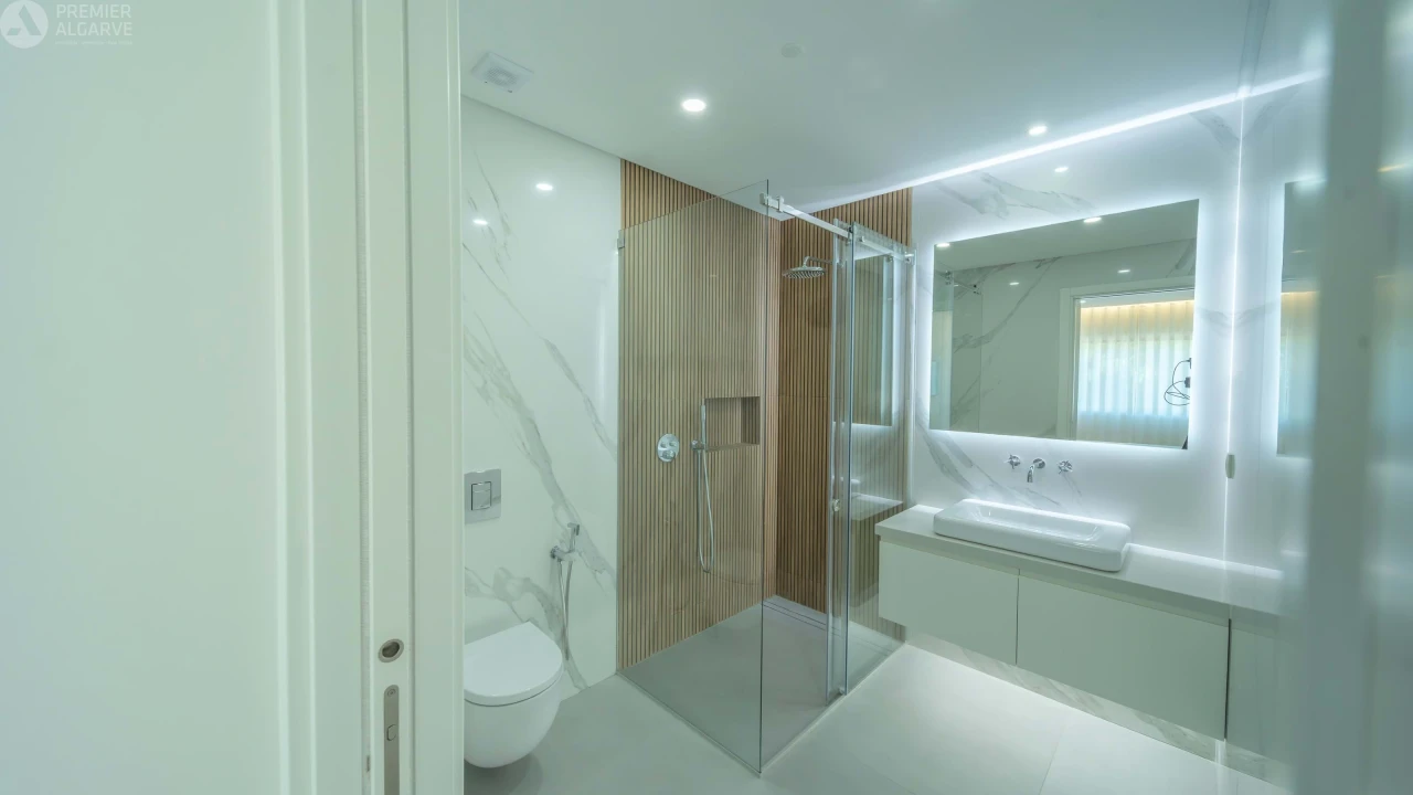 Apartamento T2 para Venda em Quarteira Foto 19