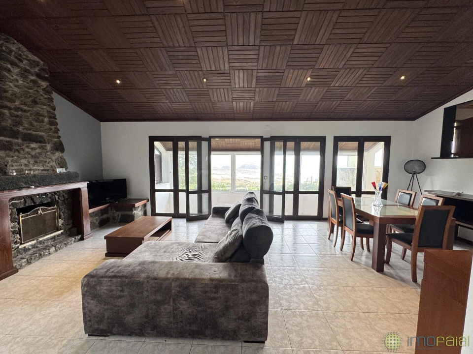 Moradia T3 para Venda em Feteira Foto 5