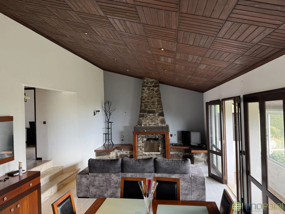 Moradia T3 para Venda em Feteira Foto 4