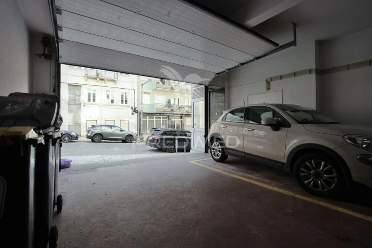 Loja para Arrendamento em Santo António Foto 16