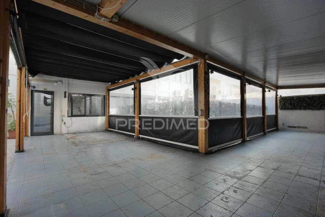 Loja para Arrendamento em Santo António Foto 12