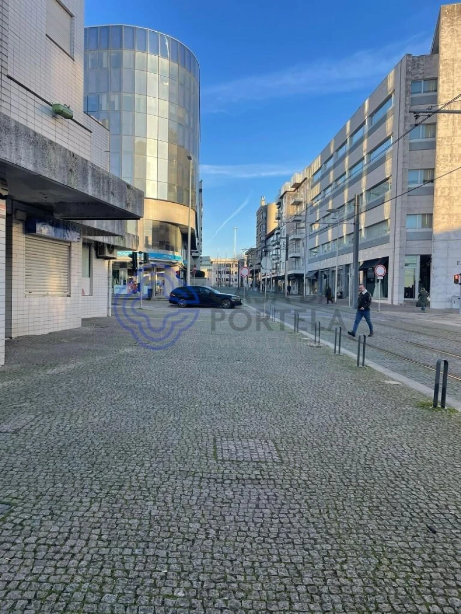 Loja para Arrendamento em Cidade da Maia Foto 4
