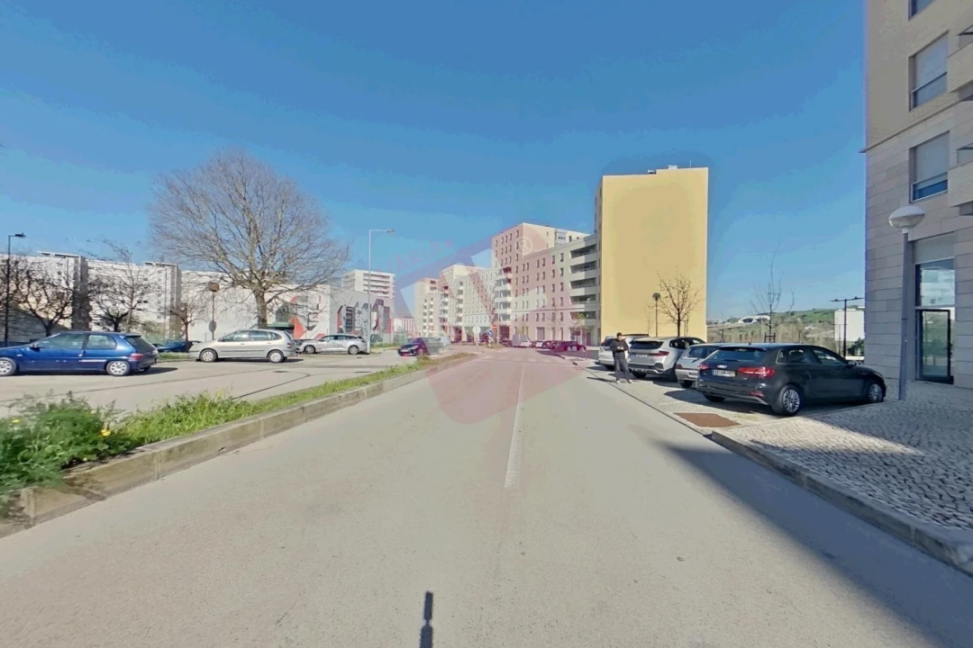 Loja para Arrendamento em Lumiar Foto 2