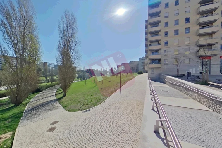 Loja para Arrendamento em Lumiar Foto 7