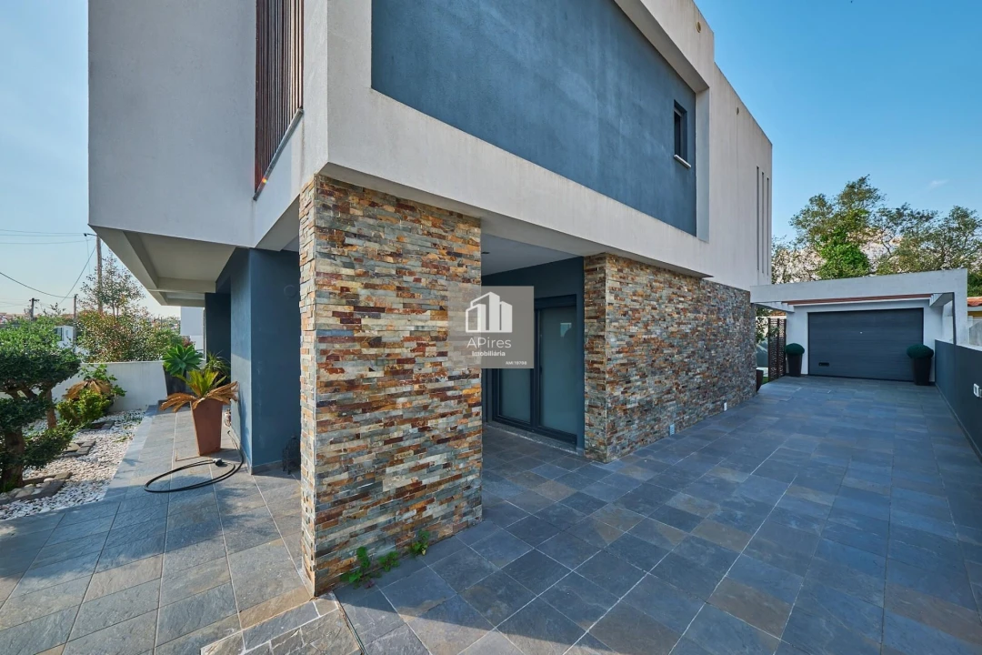 Moradia T4 para Venda em Charneca de Caparica e Sobreda Foto 10