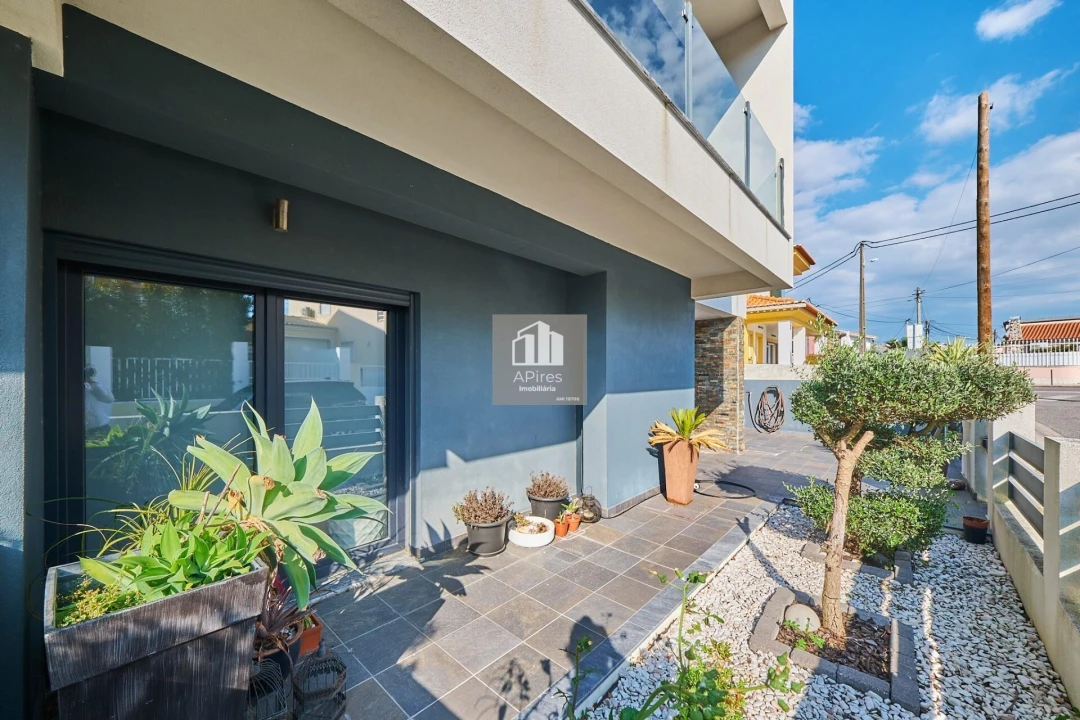 Moradia T4 para Venda em Charneca de Caparica e Sobreda Foto 6