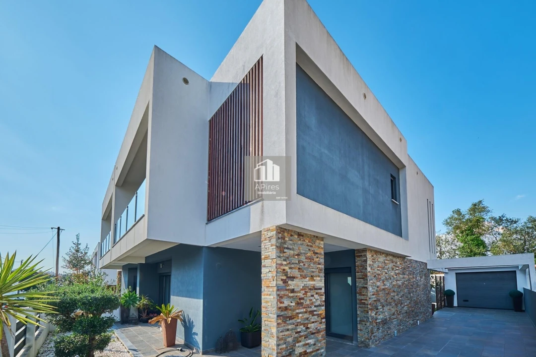 Moradia T4 para Venda em Charneca de Caparica e Sobreda Foto 9