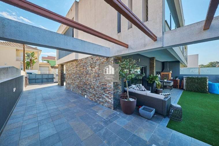 Moradia T4 para Venda em Charneca de Caparica e Sobreda Foto 8