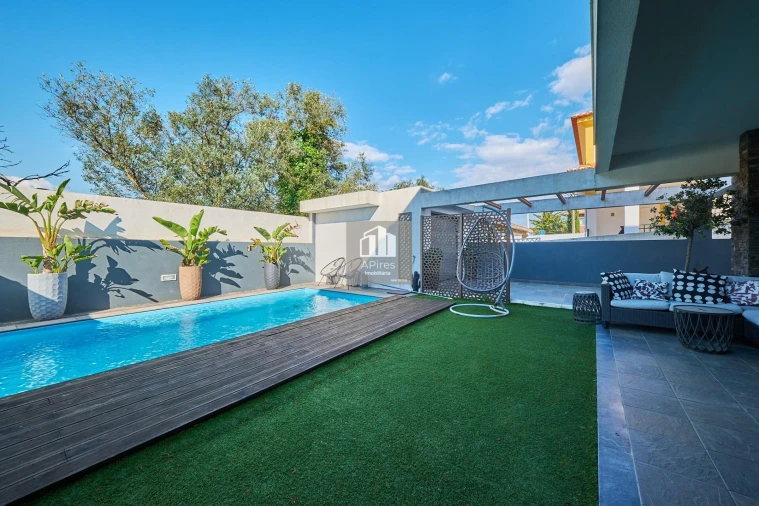 Moradia T4 para Venda em Charneca de Caparica e Sobreda Foto 3