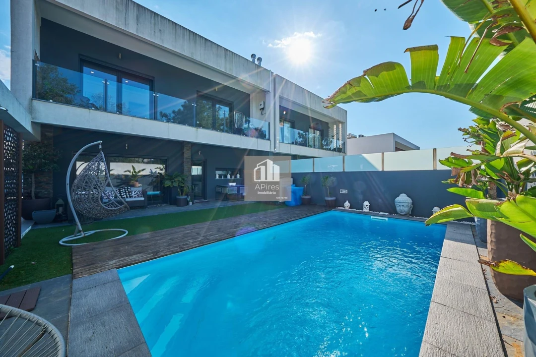 Moradia T4 para Venda em Charneca de Caparica e Sobreda Foto 4