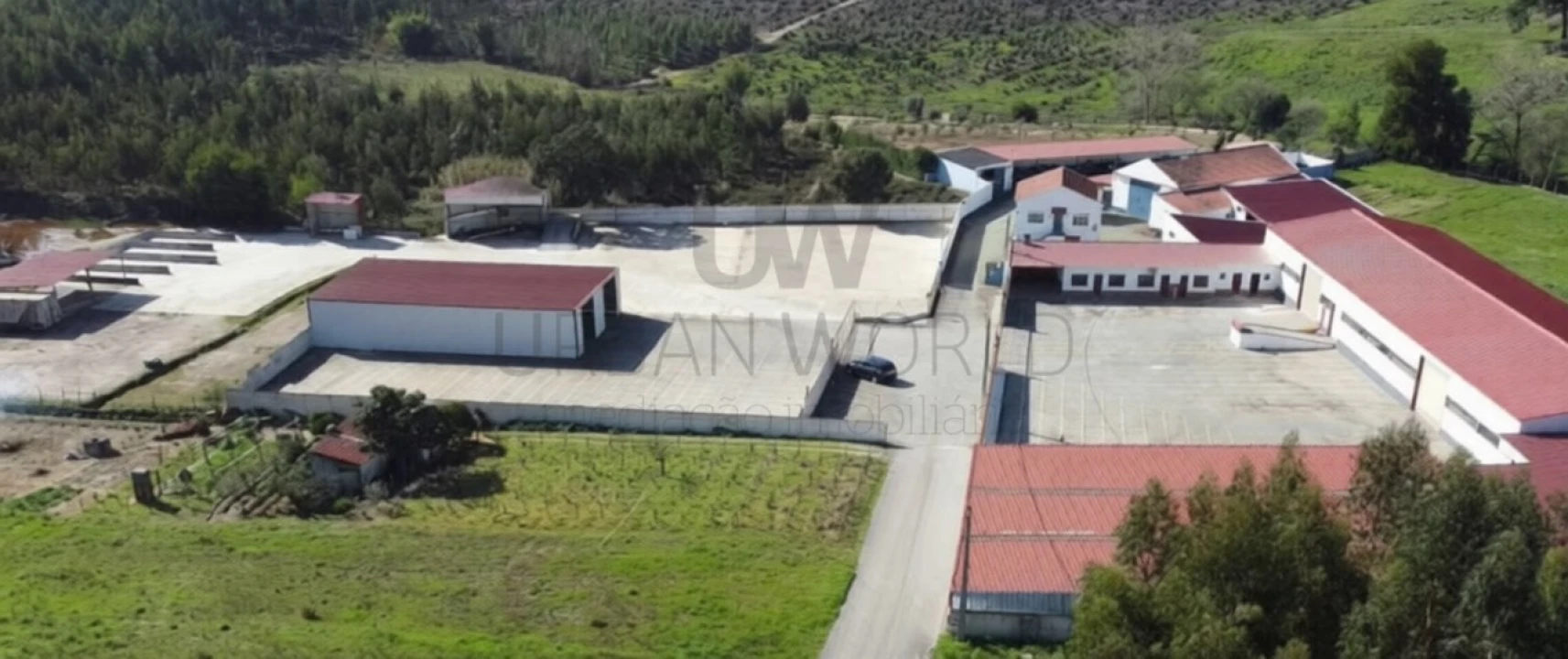 Armazém para Venda em Maxial e Monte Redondo Foto 1