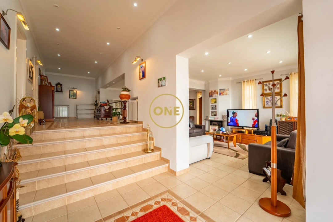 Moradia T4 para Venda em Cabouco Foto 6