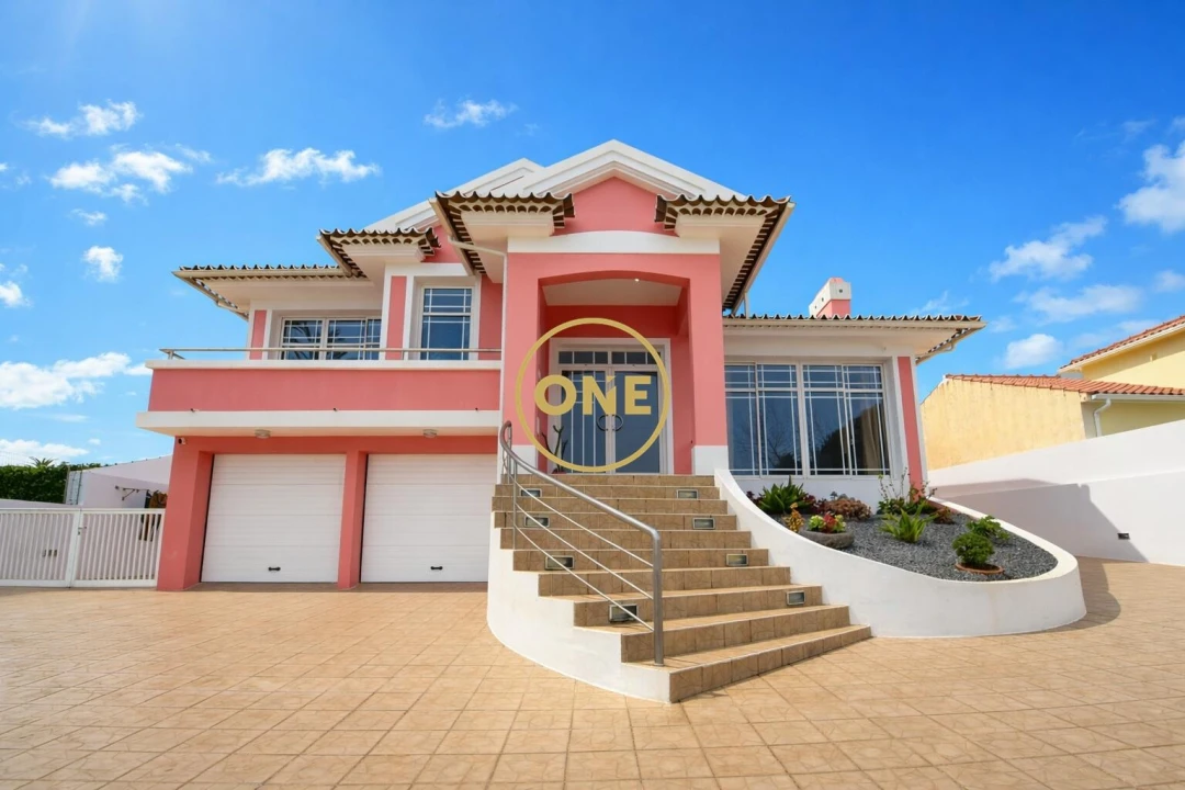 Moradia T4 para Venda em Cabouco Foto 2