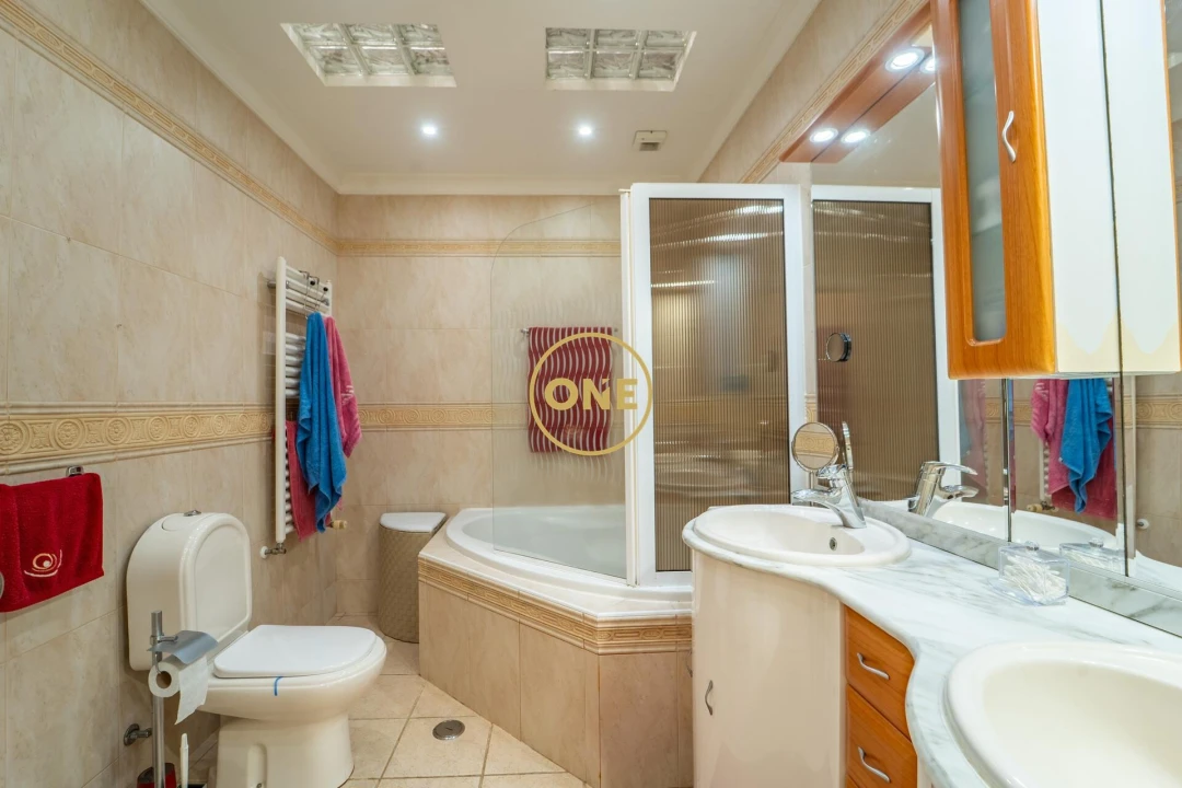 Moradia T4 para Venda em Cabouco Foto 22