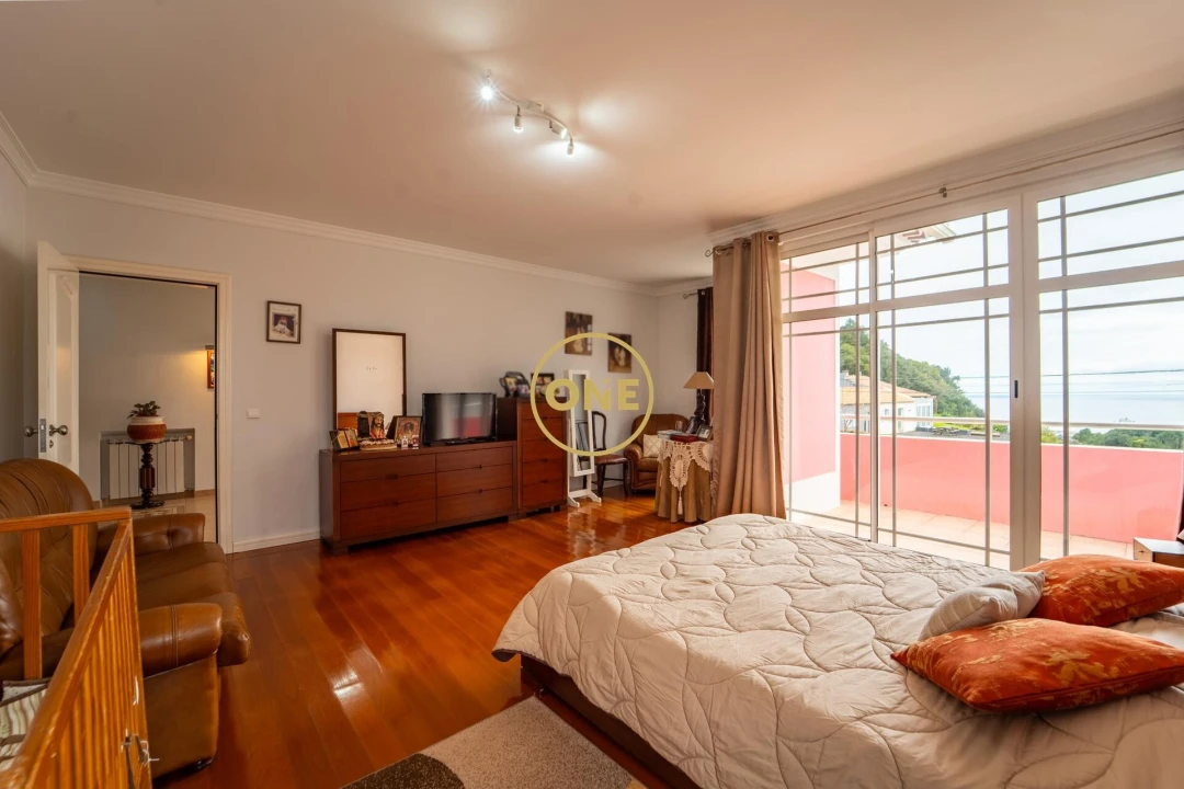 Moradia T4 para Venda em Cabouco Foto 14