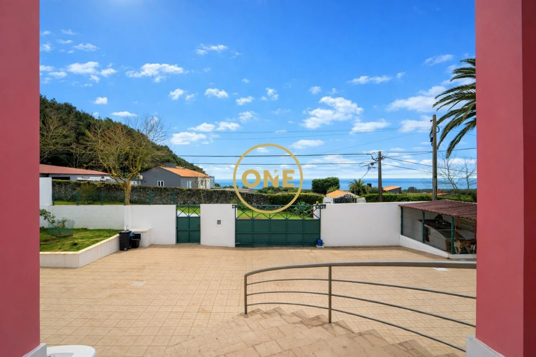 Moradia T4 para Venda em Cabouco Foto 4