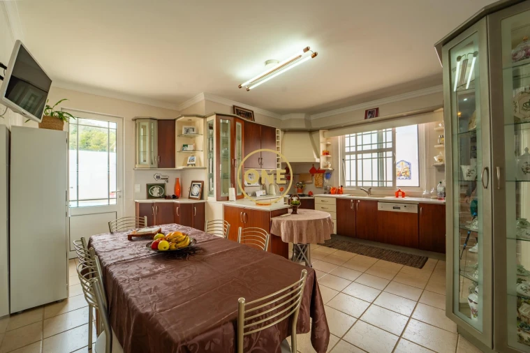 Moradia T4 para Venda em Cabouco Foto 10