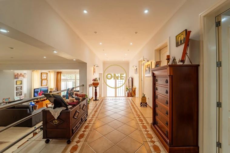 Moradia T4 para Venda em Cabouco Foto 12