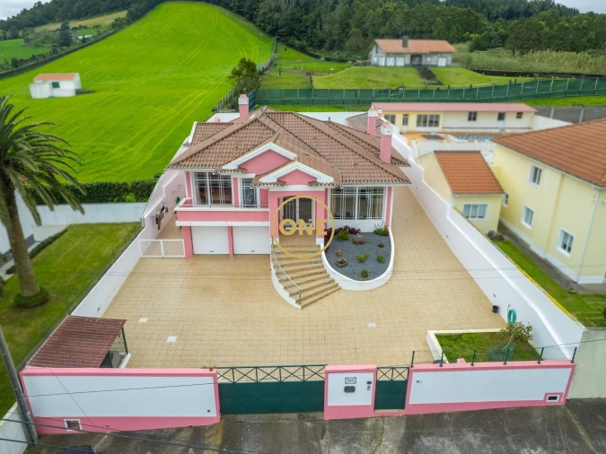 Moradia T4 para Venda em Cabouco Foto 3