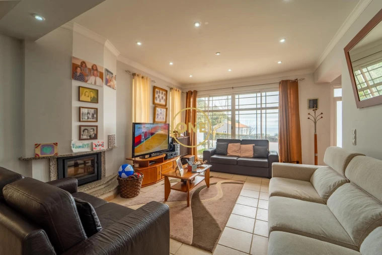 Moradia T4 para Venda em Cabouco Foto 7