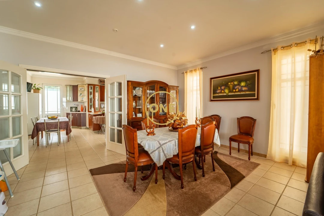 Moradia T4 para Venda em Cabouco Foto 9