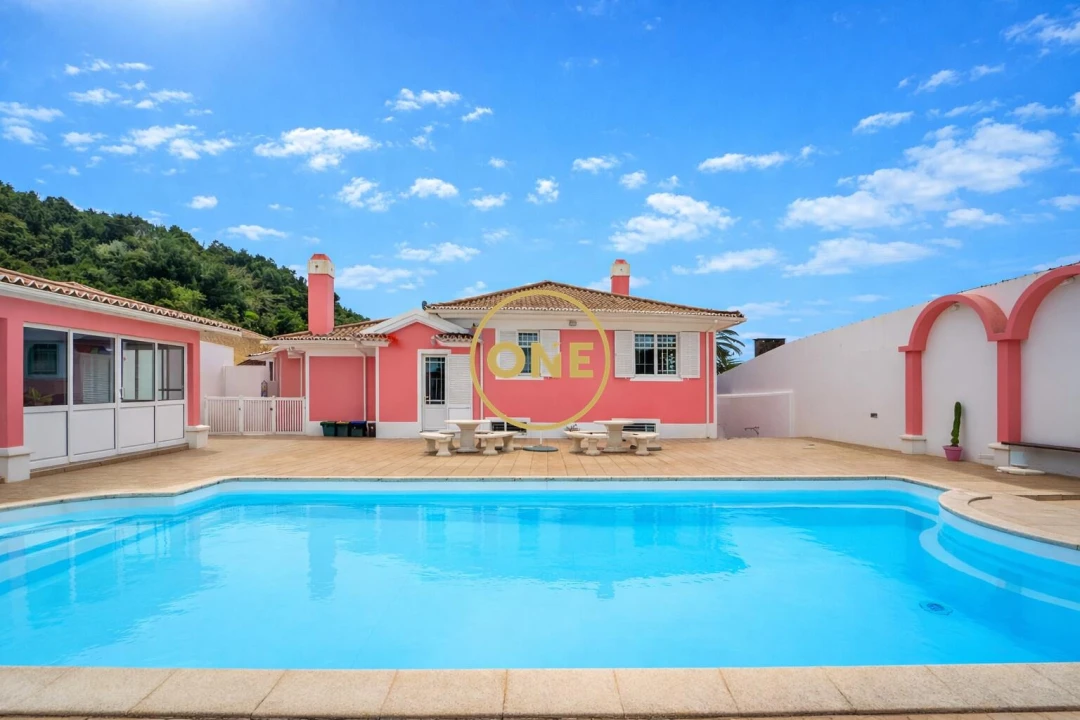 Moradia T4 para Venda em Cabouco Foto 5