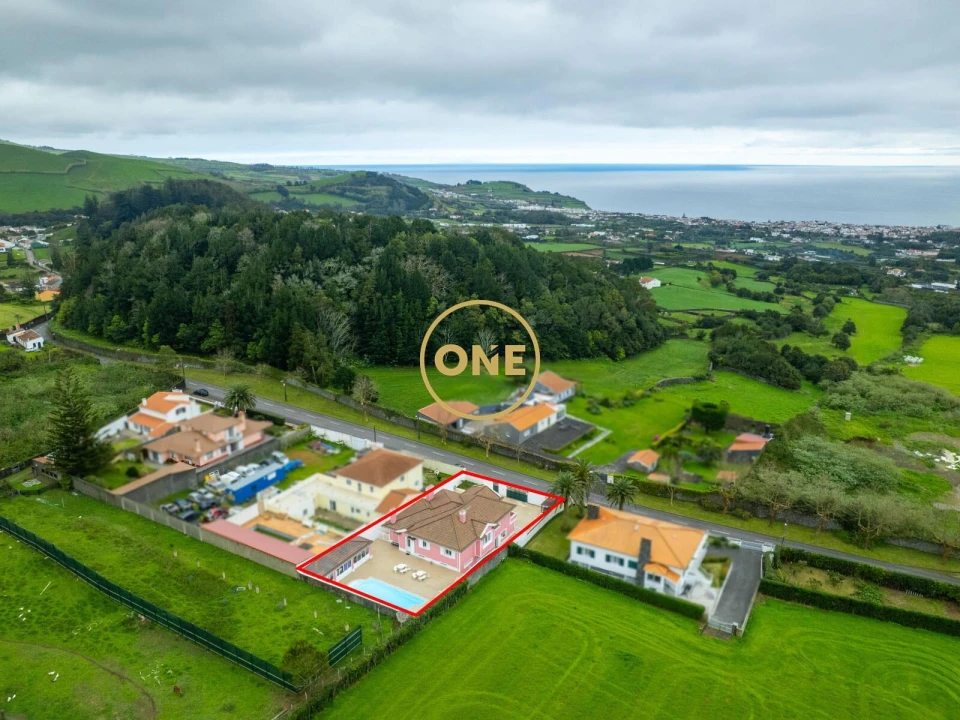 Moradia T4 para Venda em Cabouco Foto 33