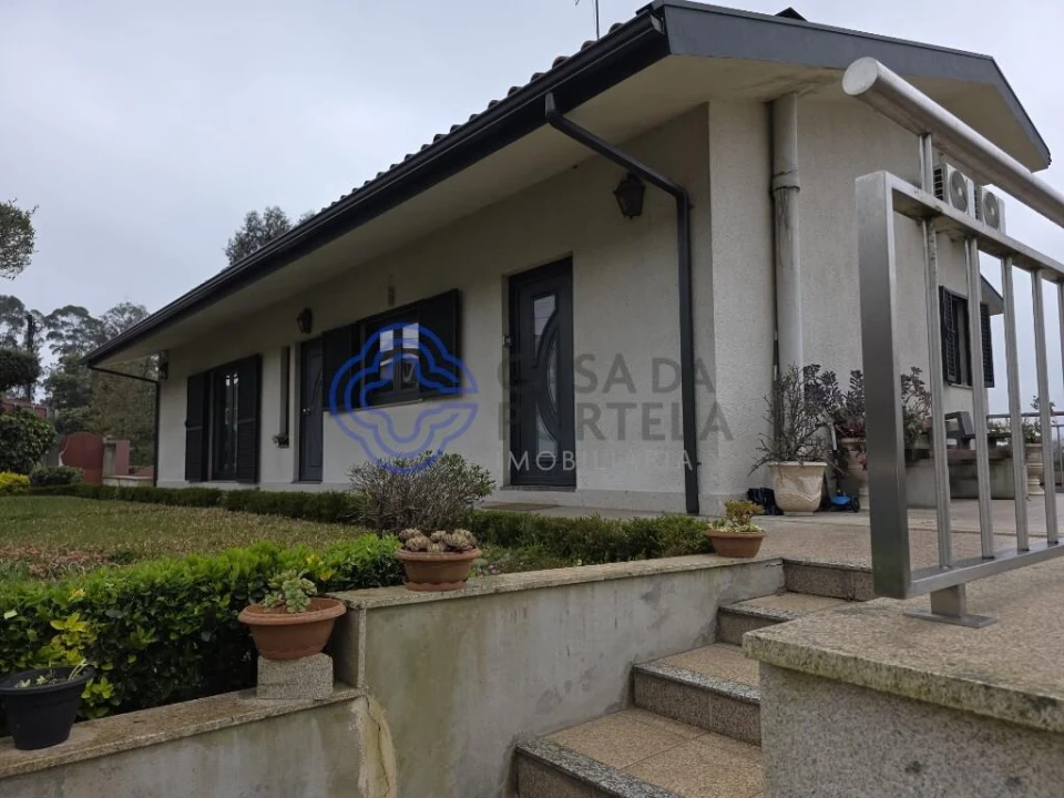 Moradia T3 para Venda em Landim Foto 1