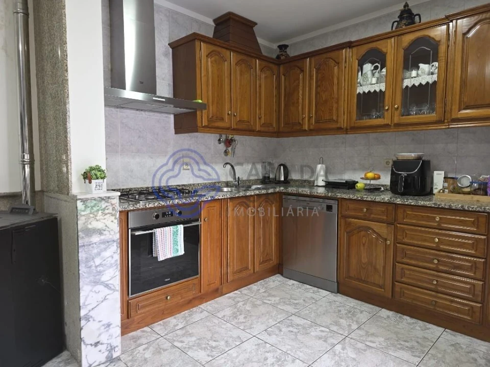 Moradia T3 para Venda em Landim Foto 15