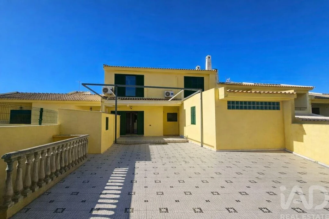 Moradia T2 para Venda em Albufeira e Olhos de Água Foto 1