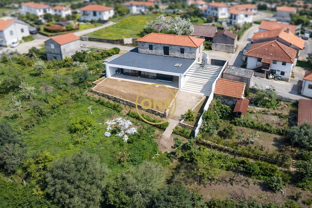 Moradia T3 para Venda em Ribeira Foto 1