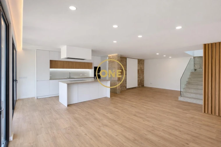 Moradia T3 para Venda em Ribeira Foto 4