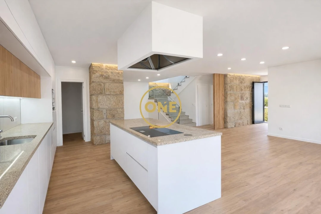 Moradia T3 para Venda em Ribeira Foto 11