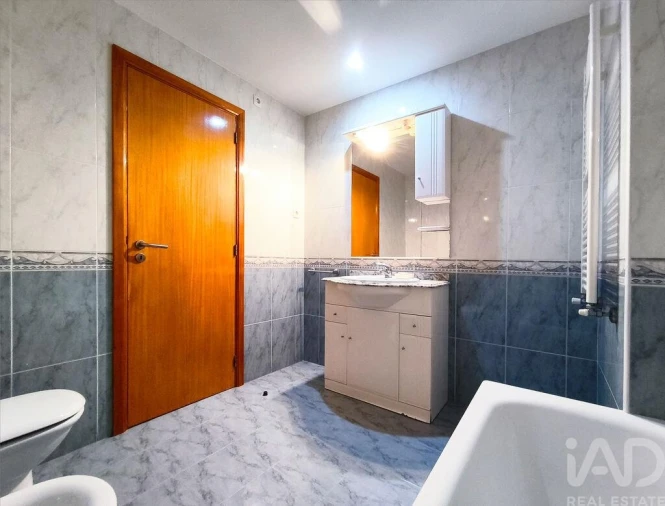 Apartamento T2 para Arrendamento em Vila Praia de Ancora Foto 14