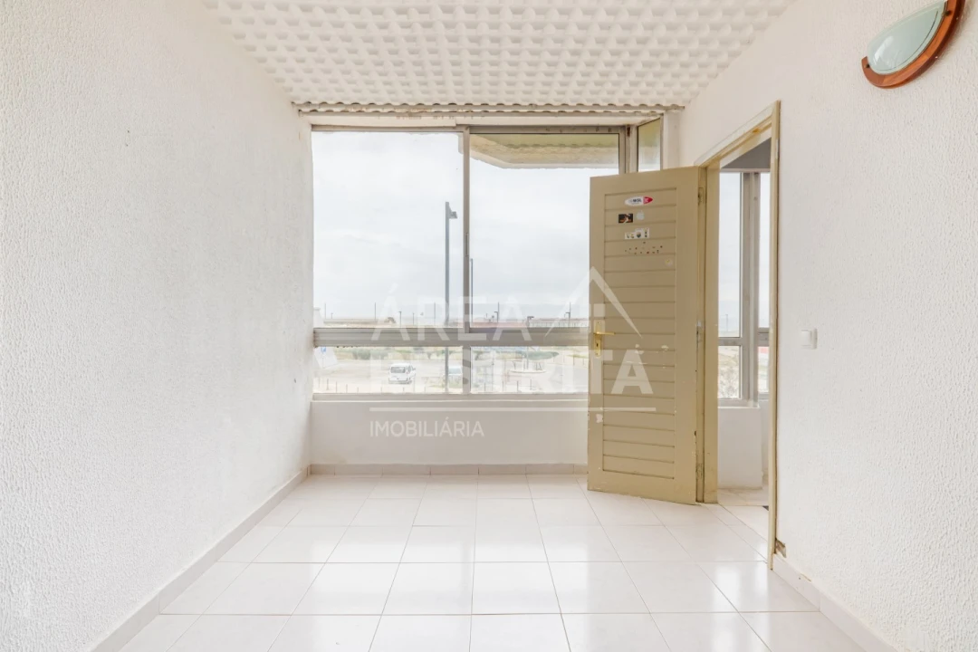 Apartamento T1 para Venda em Costa da Caparica Foto 12