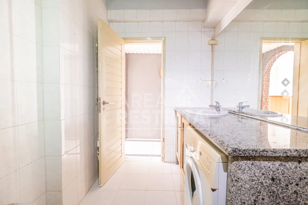 Apartamento T1 para Venda em Costa da Caparica Foto 16