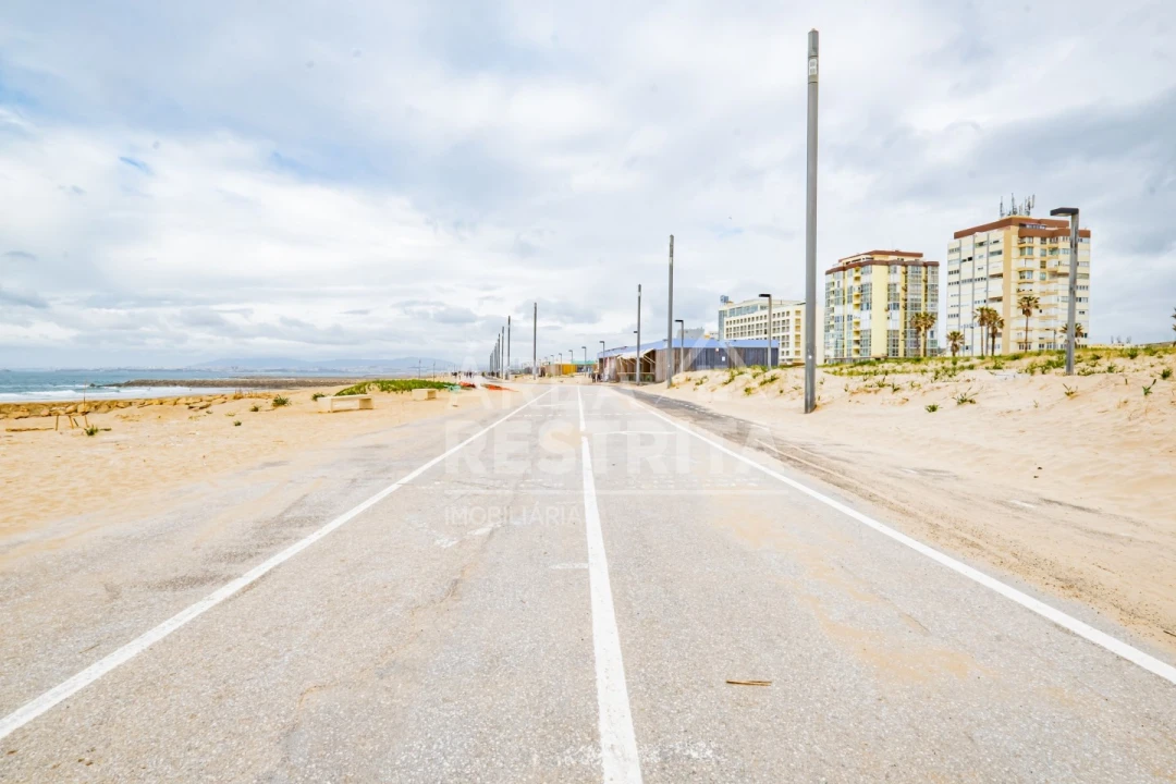 Apartamento T1 para Venda em Costa da Caparica Foto 17