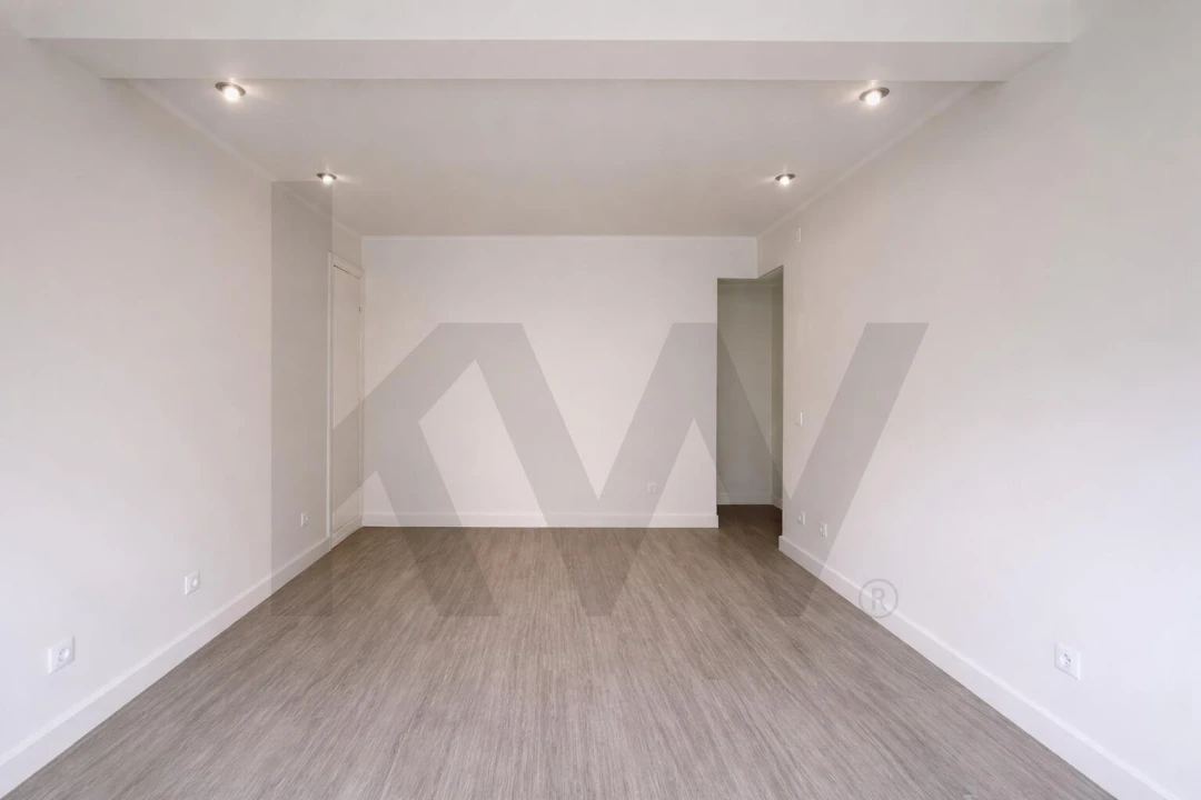 Apartamento T3 para Arrendamento em Avenidas Novas Foto 12