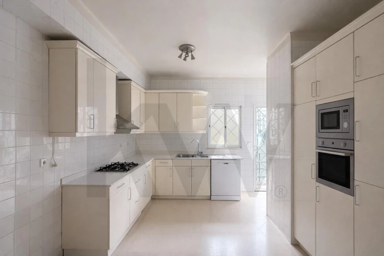 Apartamento T3 para Arrendamento em Avenidas Novas Foto 21