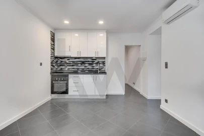 Apartamento T1 para Venda em Campolide