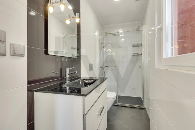 Apartamento T1 para Venda em Campolide Foto 6
