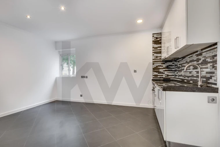 Apartamento T1 para Venda em Campolide Foto 7